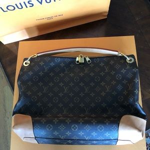 Louis Vuitton Berri MM